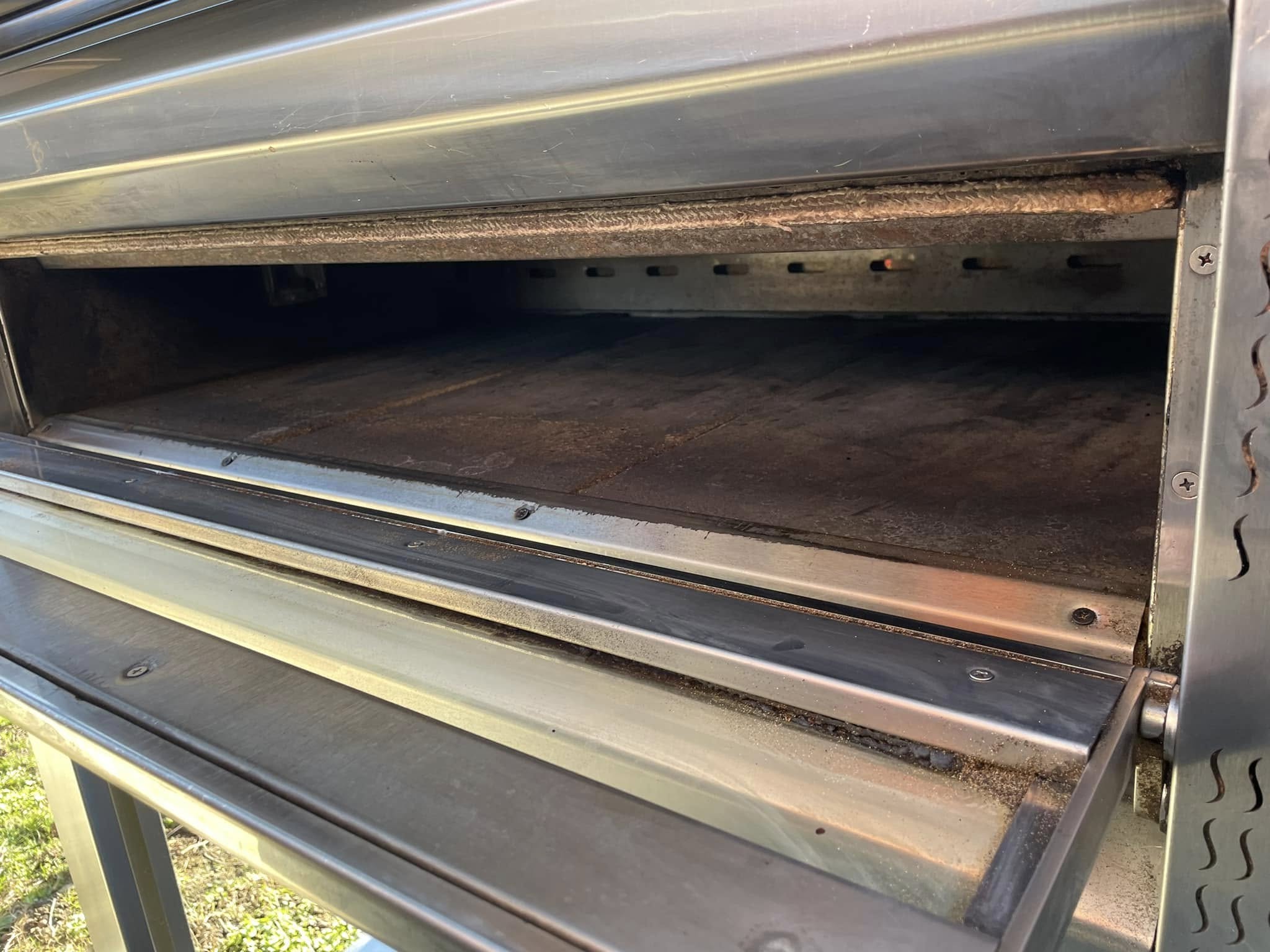 Cuptor pizza cu masa sau fara masa