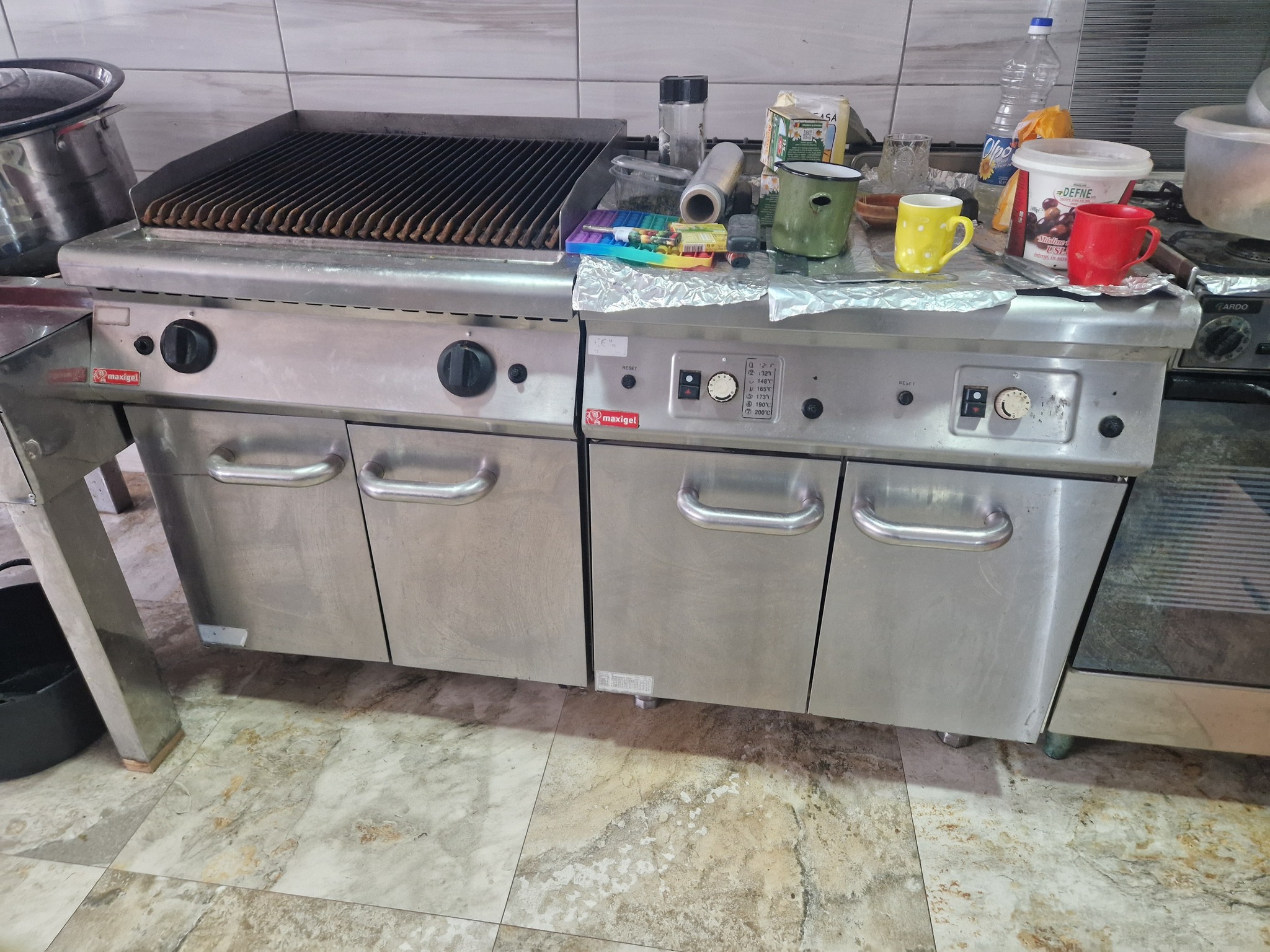 Gratar inox pe gaz cu roca vulcanica
