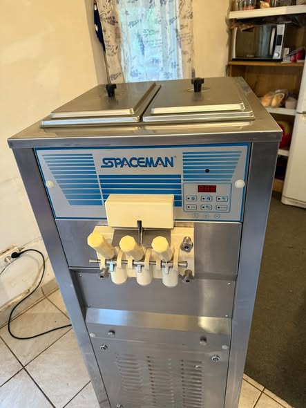 Masina de inghetata Spaceman