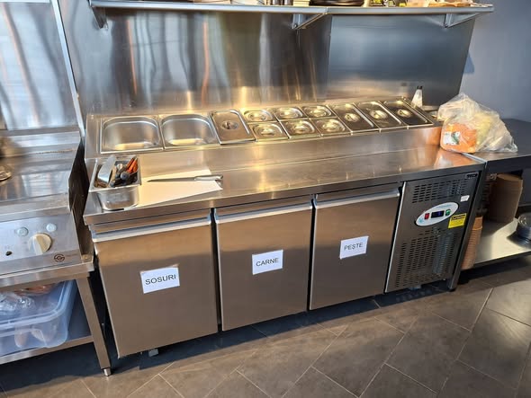 Masa rece cu 3 usi cu suprastructura