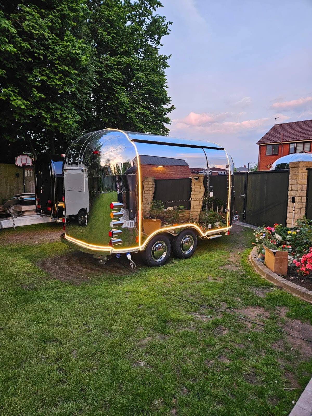 Rulota foodtruck fast food airstream