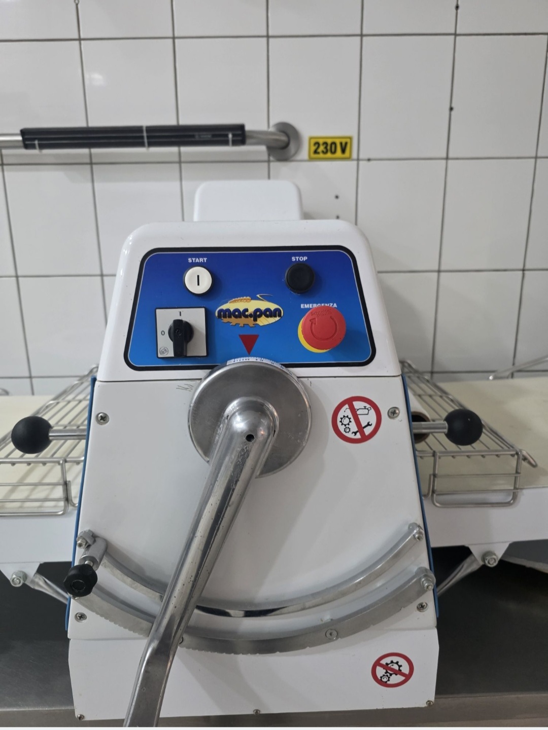 Masina de turat aluat profesionala