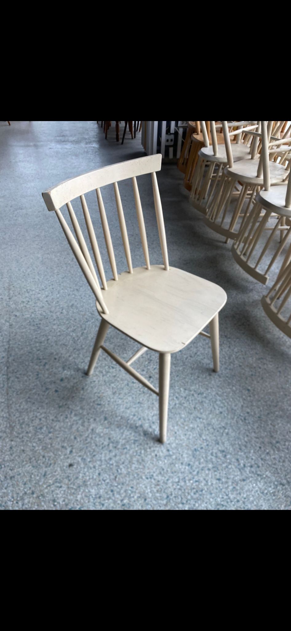 Mese rotunde si scaune din lemn - Imagine 2