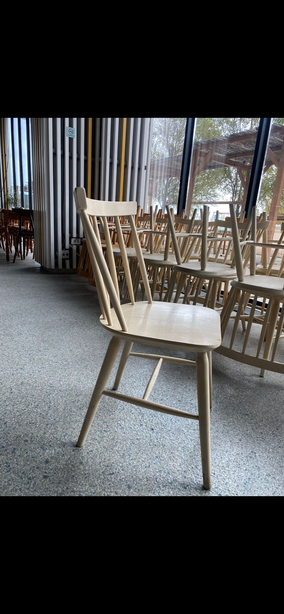 Mese rotunde si scaune din lemn - Imagine 4