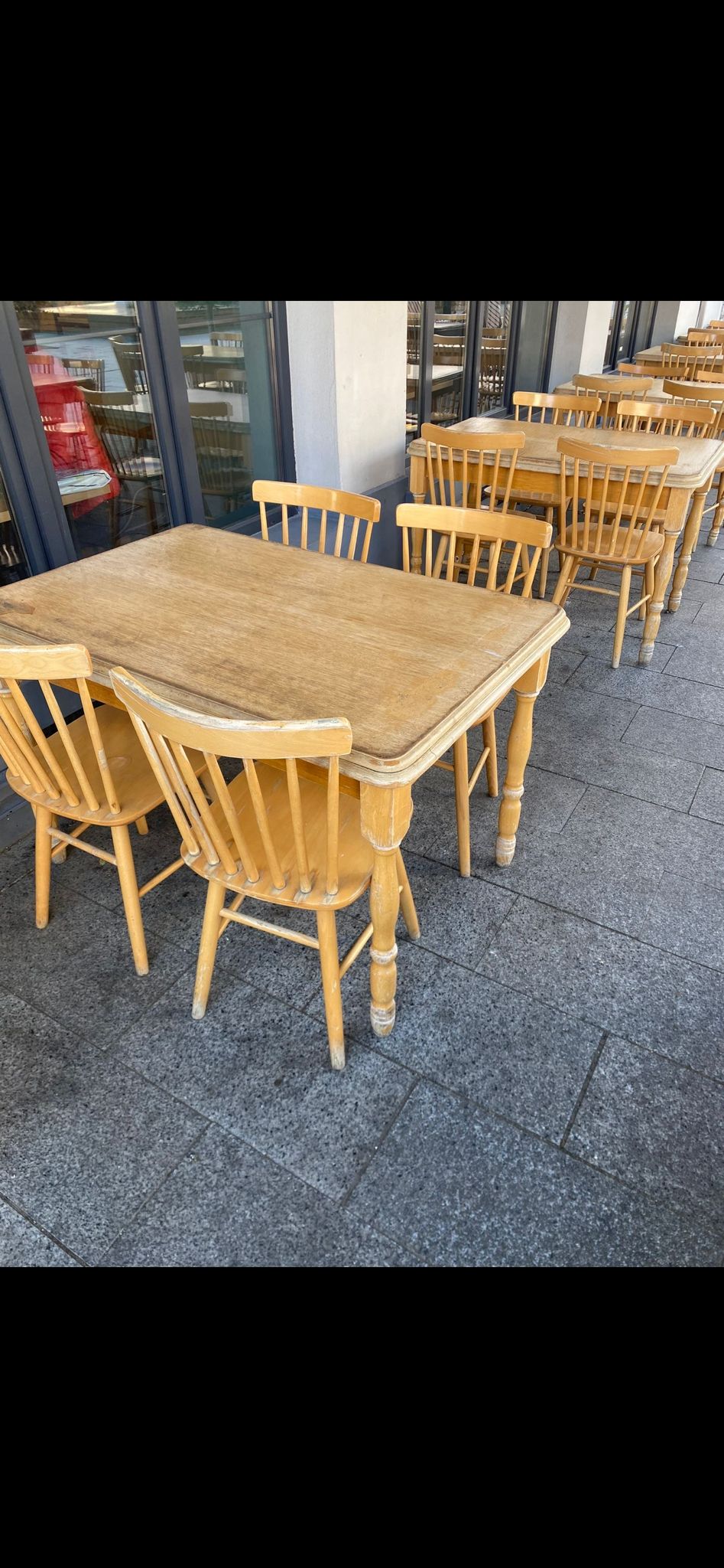 Mese rotunde si scaune din lemn - Imagine 5