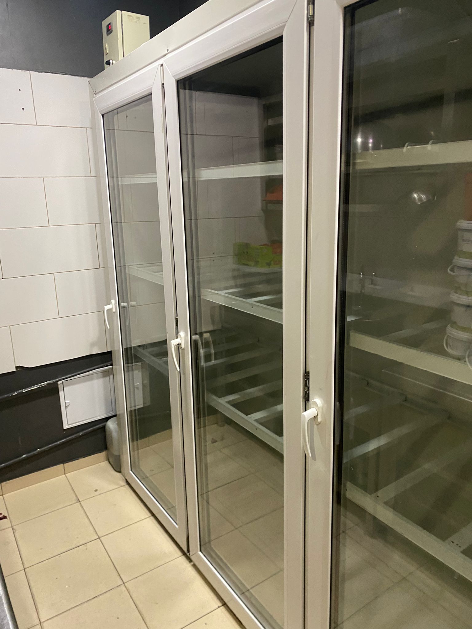 Vitrina frig in stare foarte buna - Imagine 5