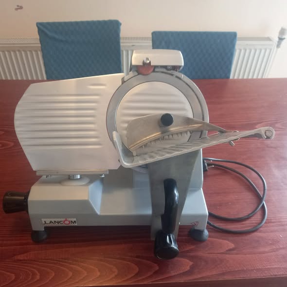 Feliator profesional Lancom, in stare foarte buna.