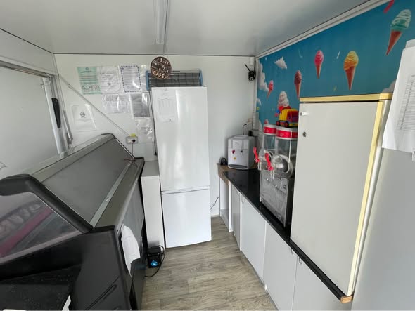 Rulota comerciala de inghețatà autorizatà dsv toate actele valabile - Imagine 2