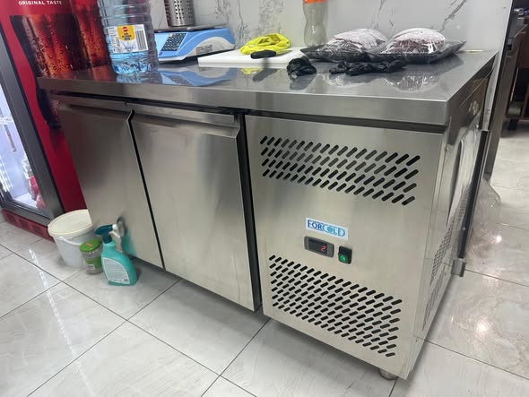 Masa rece profesionala inox cu vitrina ingrediente