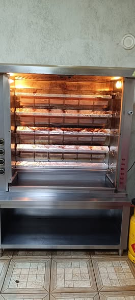 Rotisor Pui și Ciolane pe gaz