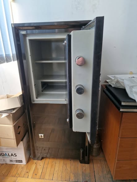 Seif profesional mare 2 usi – seif hotel / restaurant / bar – securitate bani si documente Timisoara