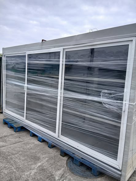 Vitrina frigorifica verticala 4m cu agregat exterior – frigider profesional magazin / horeca Timisoara - Imagine 2