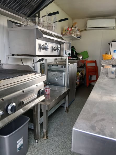Rulota food truck complet utilata horeca – rulota fast food / street food inmatriculata Timisoara