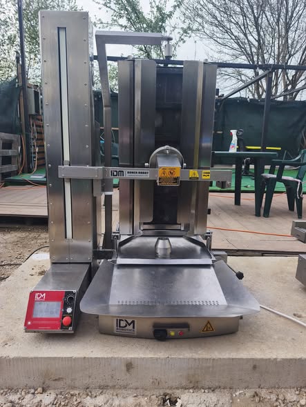 Robot shaorma automat IDM Robotics 2024 – aparat kebab profesional horeca – oferta speciala