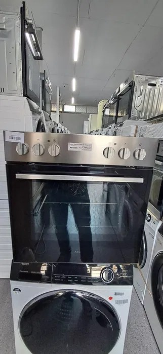 Cuptor electric AEG 65L – autocuratare hidrolitica – Clasa A – NOU – Garantie