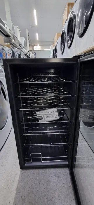 Vitrina vinuri 28 sticle (82L) – rafturi inox – NOUA – Garantie – Import Germania