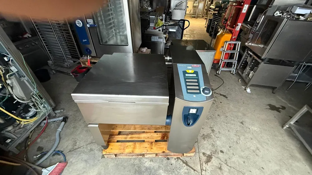 Tigaie basculantă inteligentă Rational Frima – 100 litri, gătire sub presiune - Imagine 3