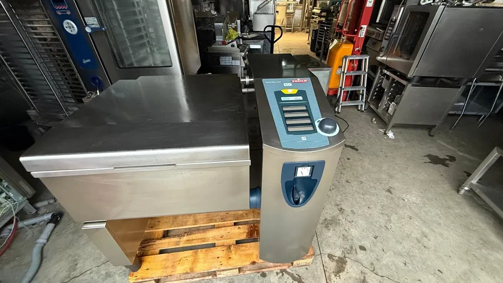 Tigaie basculantă inteligentă Rational Frima – 100 litri, gătire sub presiune - Imagine 4