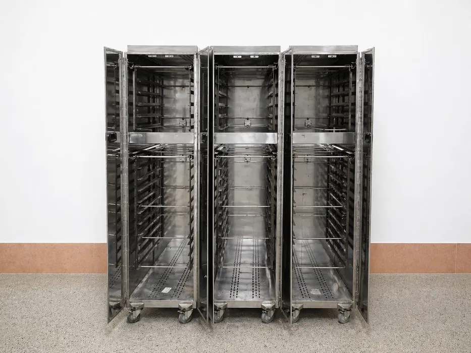 Carucior inox tavi GN profesional HoReCa dulap depozitare tavi patiserie panificatie