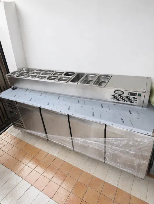 Masa frigorifica inox cu vitrina ingrediente HoReCa salad bar pizza topping