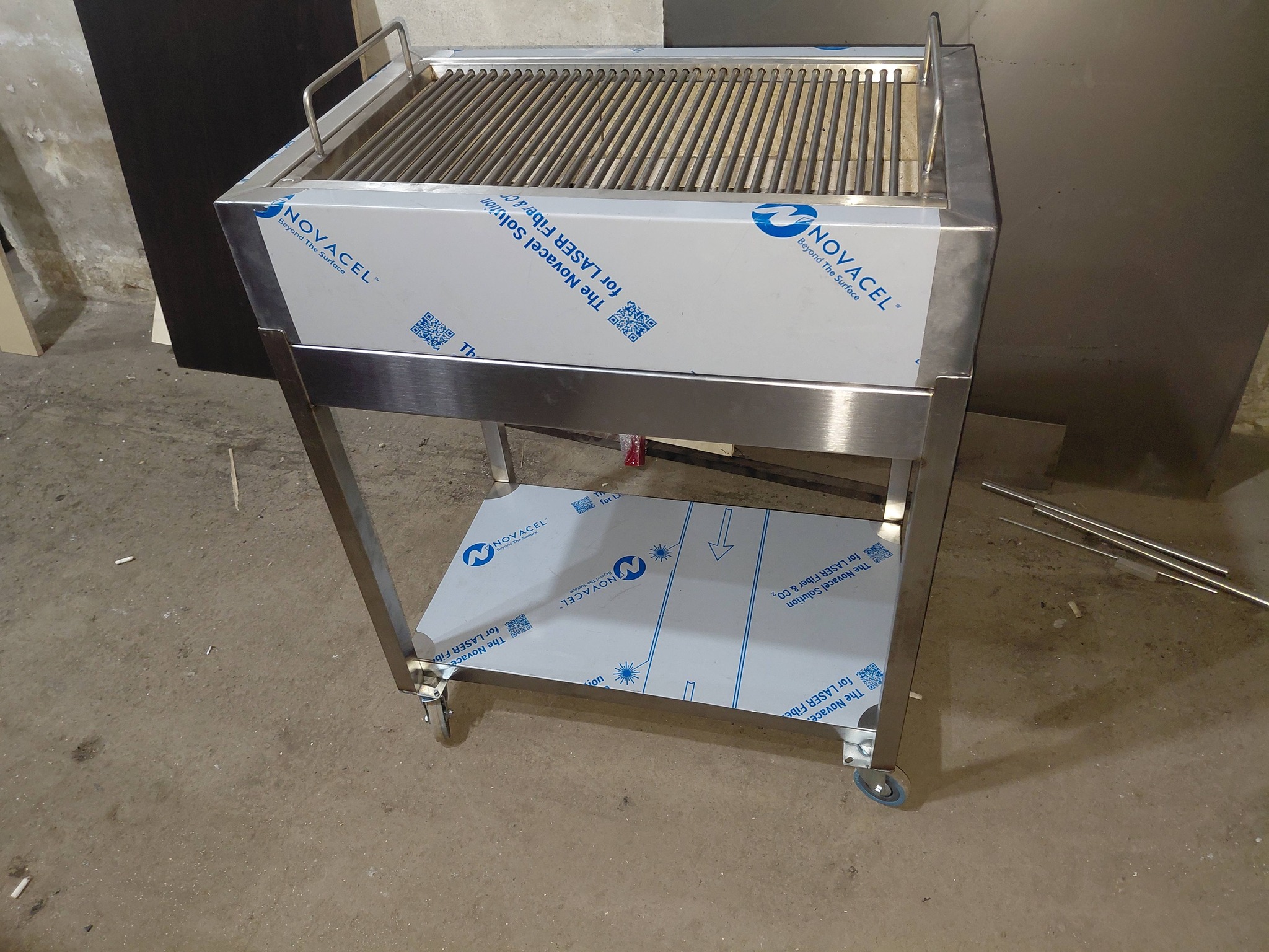 Grill pe carbuni profesional inox HoReCa gratar restaurant cu roti