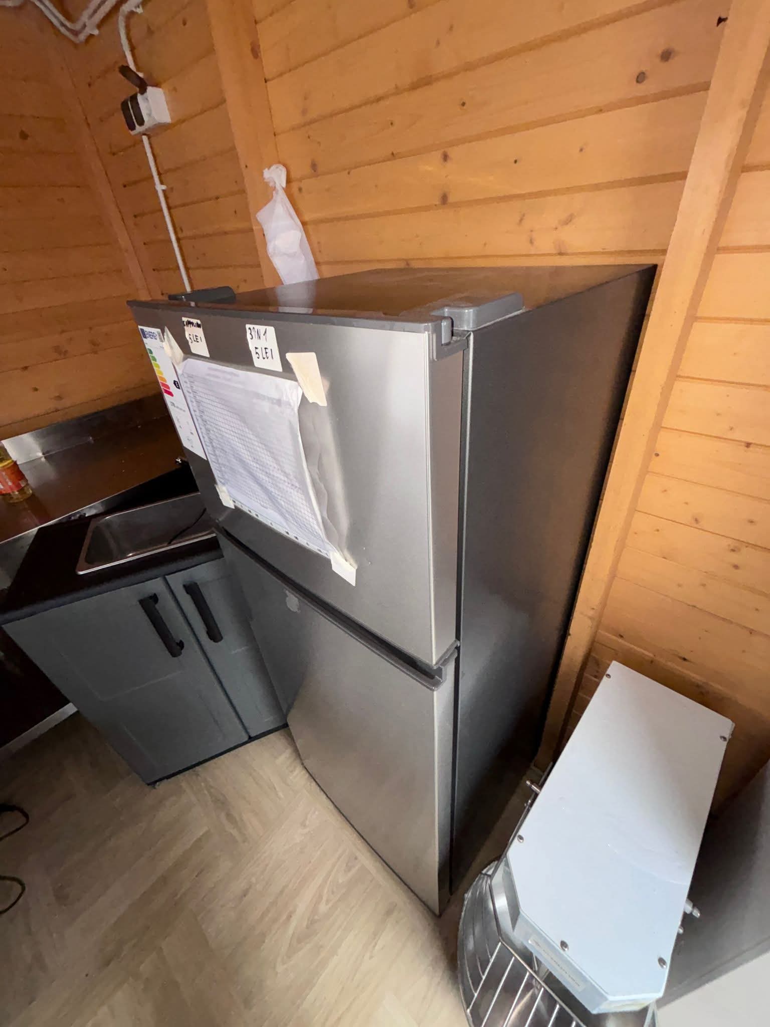 Frigider cu congelator 2 usi – combina frigorifica HoReCa / bucatarie