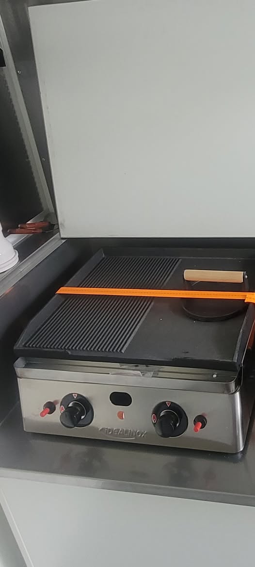 Gratar profesional gaz 50cm – striat + neted, Ideal Inox | 2 arzatoare | 1000 lei