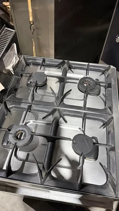 Aragaz profesional 4 focuri Zanussi – inox, stare ca noua HoReCa