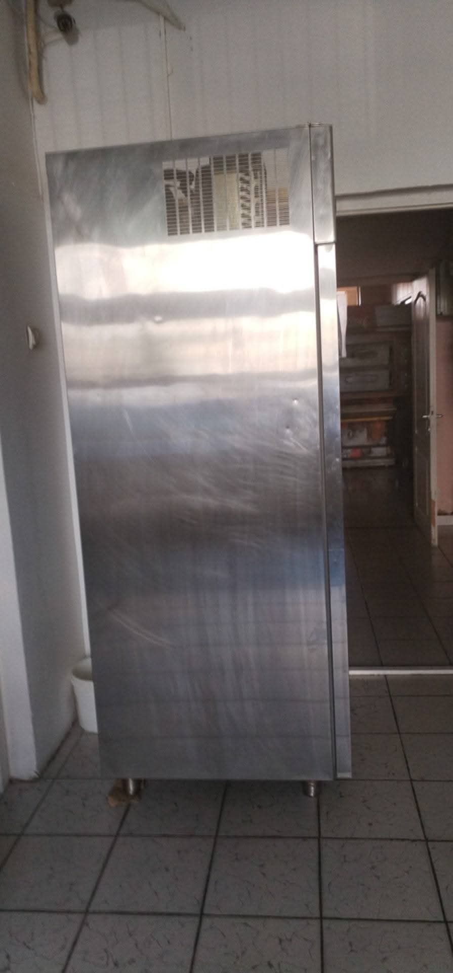 Dulap frigorific inox profesional – frigider HoReCa pentru restaurante si catering