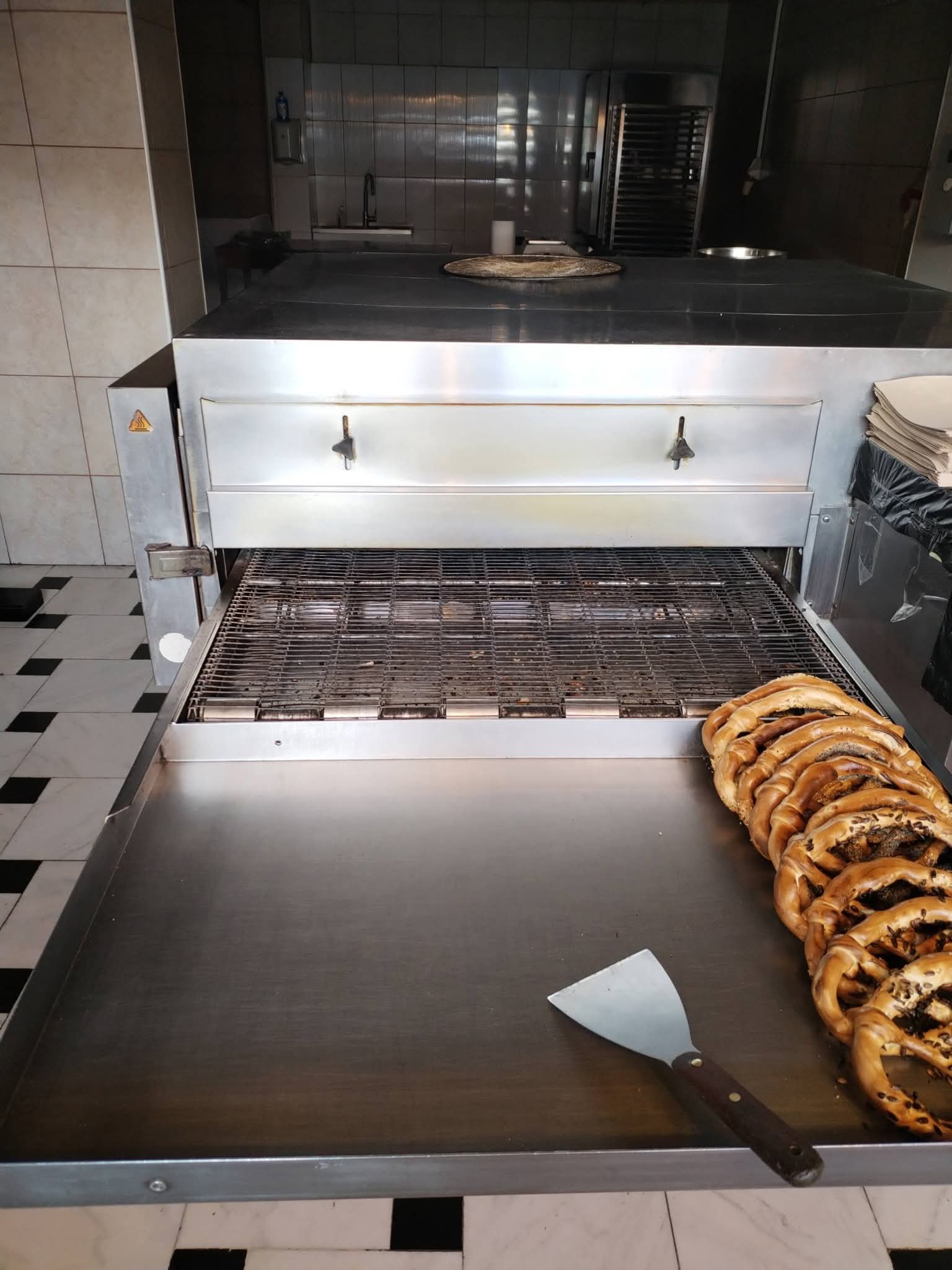 Pachet complet productie covrigi si panificatie – Cuptor Moretti Forni + hota profesionala inox - Imagine 2