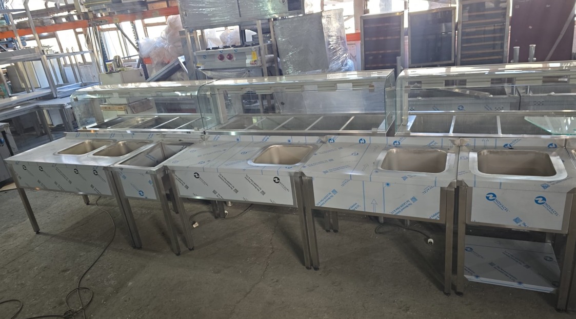 Fabricam Mobilier si Echipamente Profesionale din Inox pentru HoReCa - La Comanda sau din Stoc