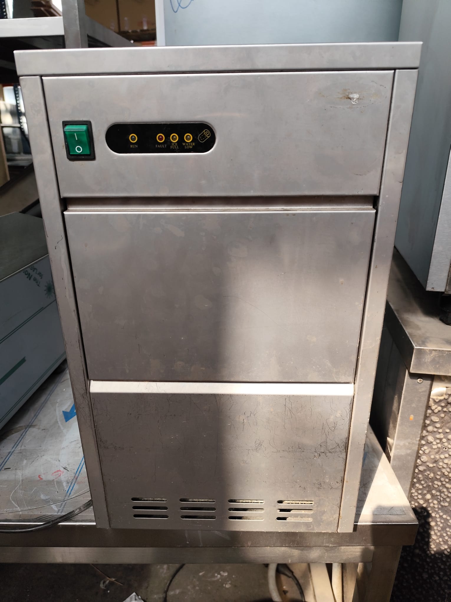 Masini Profesionale pentru Cuburi de Gheata – Noi si Second Hand | HoReCa - Imagine 4