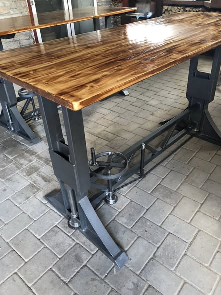 Mobilier HoReCa Personalizat - Design Industrial pentru Restaurante, Cafenele si Terase