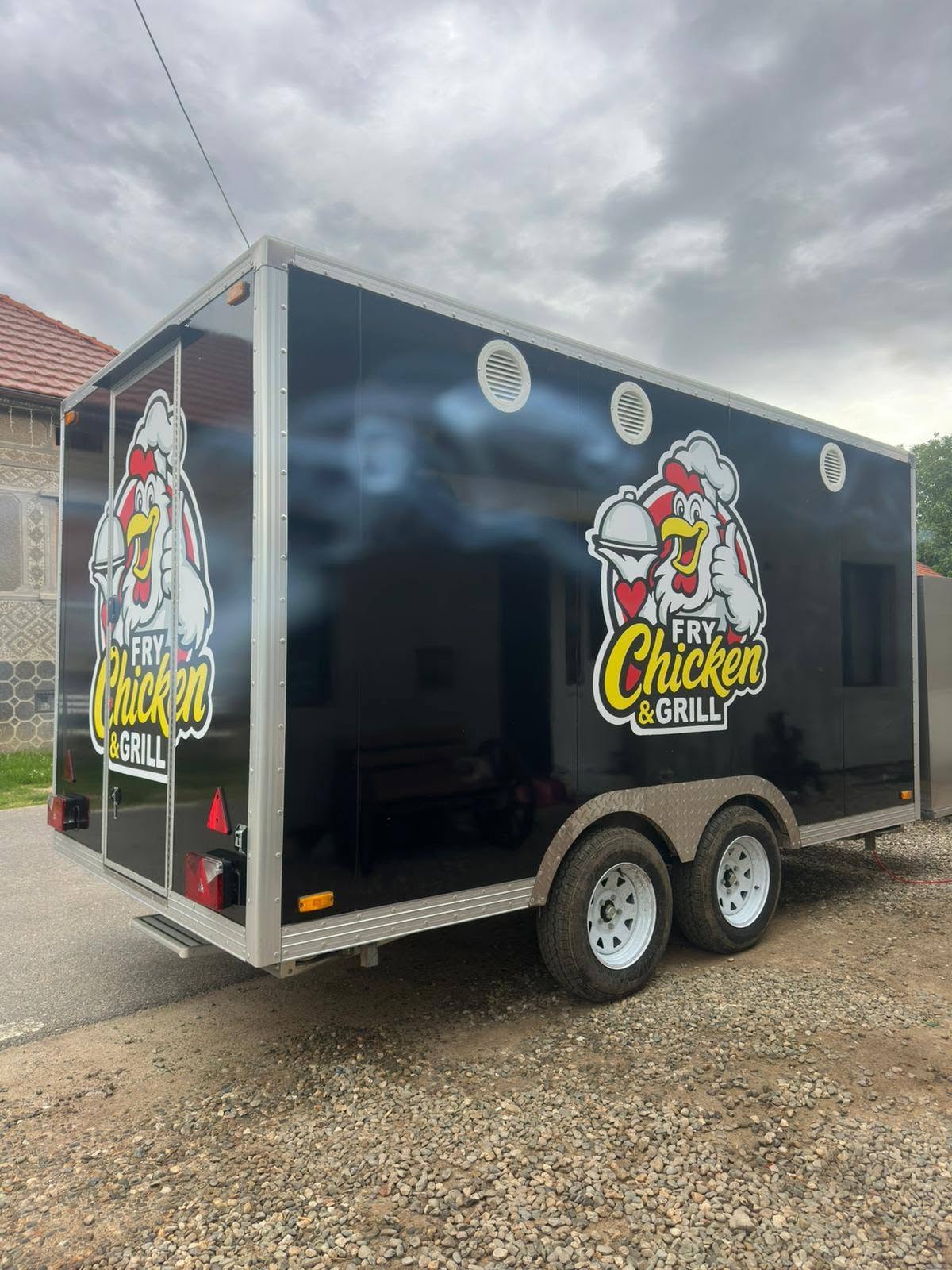 Food Truck Profesional de Vanzare – Afacere Mobila Pregatita sa Produca din Prima Zi - Imagine 4