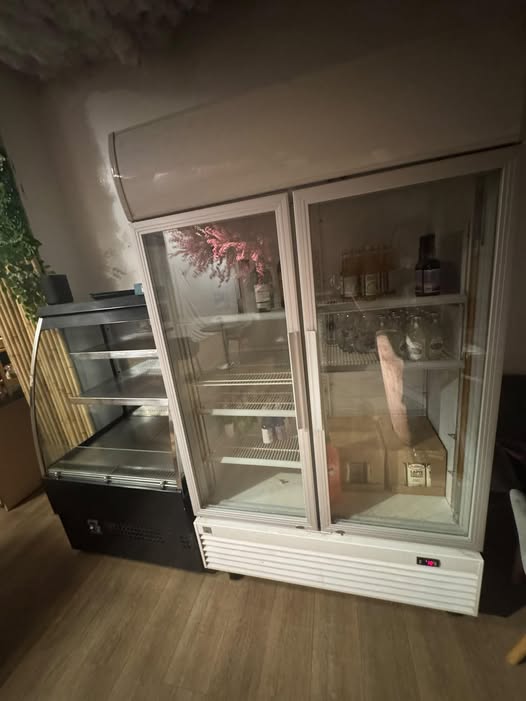 Frigider Bauturi Dublu Profesional – Ideal pentru Cafenea, Restaurant sau Lounge