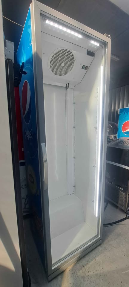 Vitrine Frigorifice Verticale Profesionale – Ideale pentru Magazine, Cafenele si HoReCa - Imagine 4