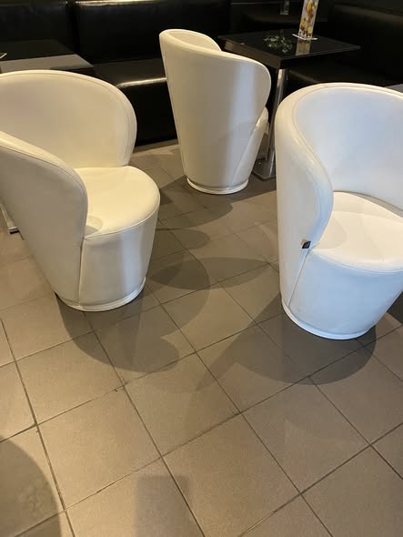 Fotolii HoReCa Premium, Mese cu Blat din Sticla si Canapele pentru Cafenea, Bar sau Restaurant
