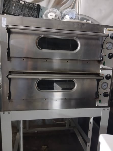 Cuptor profesional pentru pizza cu 2 camere de coacere – Vanzare urgenta