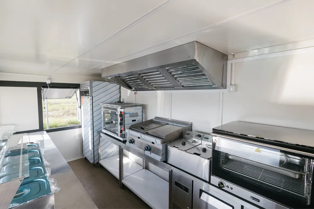 Rulote Fast Food Profesionale la Comanda – Configurare Personalizata pentru Street Food, Burgeri, Shaorma si Cafenea - Imagine 4