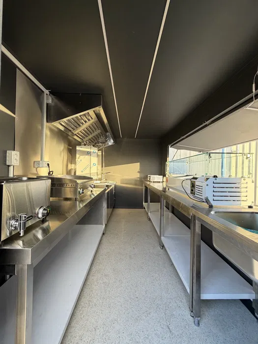 Rulota Fast Food Profesionala 4 Metri Complet Echipata pentru Shaorma, Kebab, Burger si Grill - Imagine 2