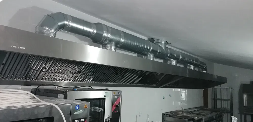 Executie, montaj si curatare autorizata hota inox si tubulatura pentru HoReCa