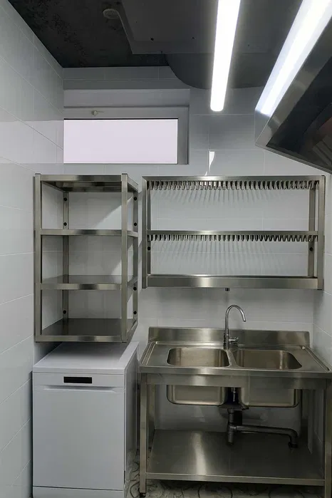 Mobilier Inox la Comanda pentru HoReCa – Mese, Hote, Spalatoare si Echipamente Personalizate - Imagine 2