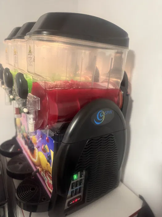 Aparat profesional de granita cu 3 cuve | Ideal pentru terase, cafenele si gelaterii