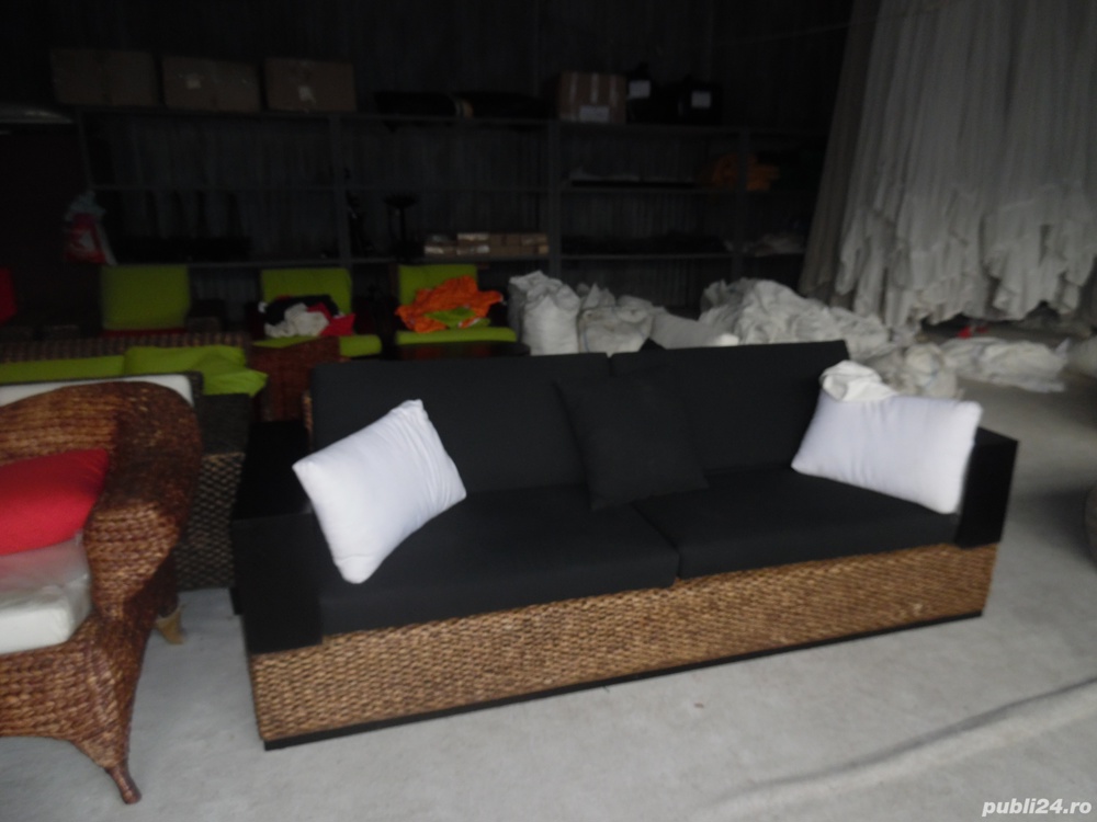 Vand Seturi Mobilier din Lemn de Acacia si Zambila de Apa - Ideal pentru Restaurante, Hoteluri, Terase si Cafenele