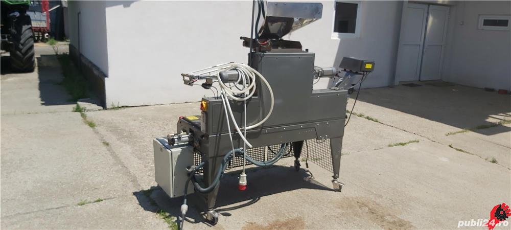 Masina automata pentru ambalarea fructelor si legumelor in plasa cu aplicare eticheta - Imagine 2