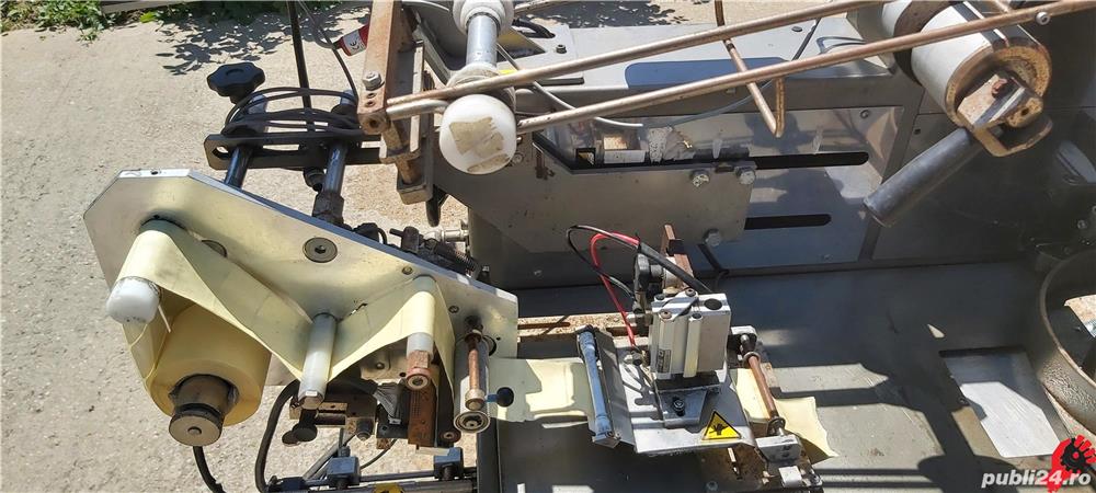 Masina automata pentru ambalarea fructelor si legumelor in plasa cu aplicare eticheta - Imagine 3