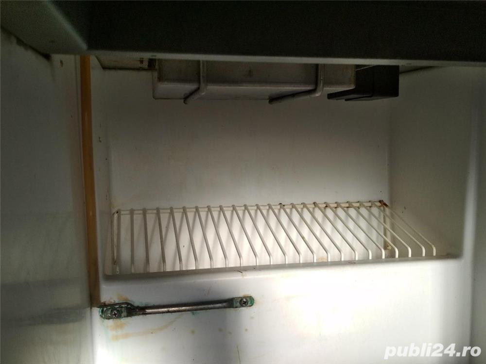 Echipament profesional pentru fabricarea cuburilor de gheata - solutia ideala pentru afaceri HORECA