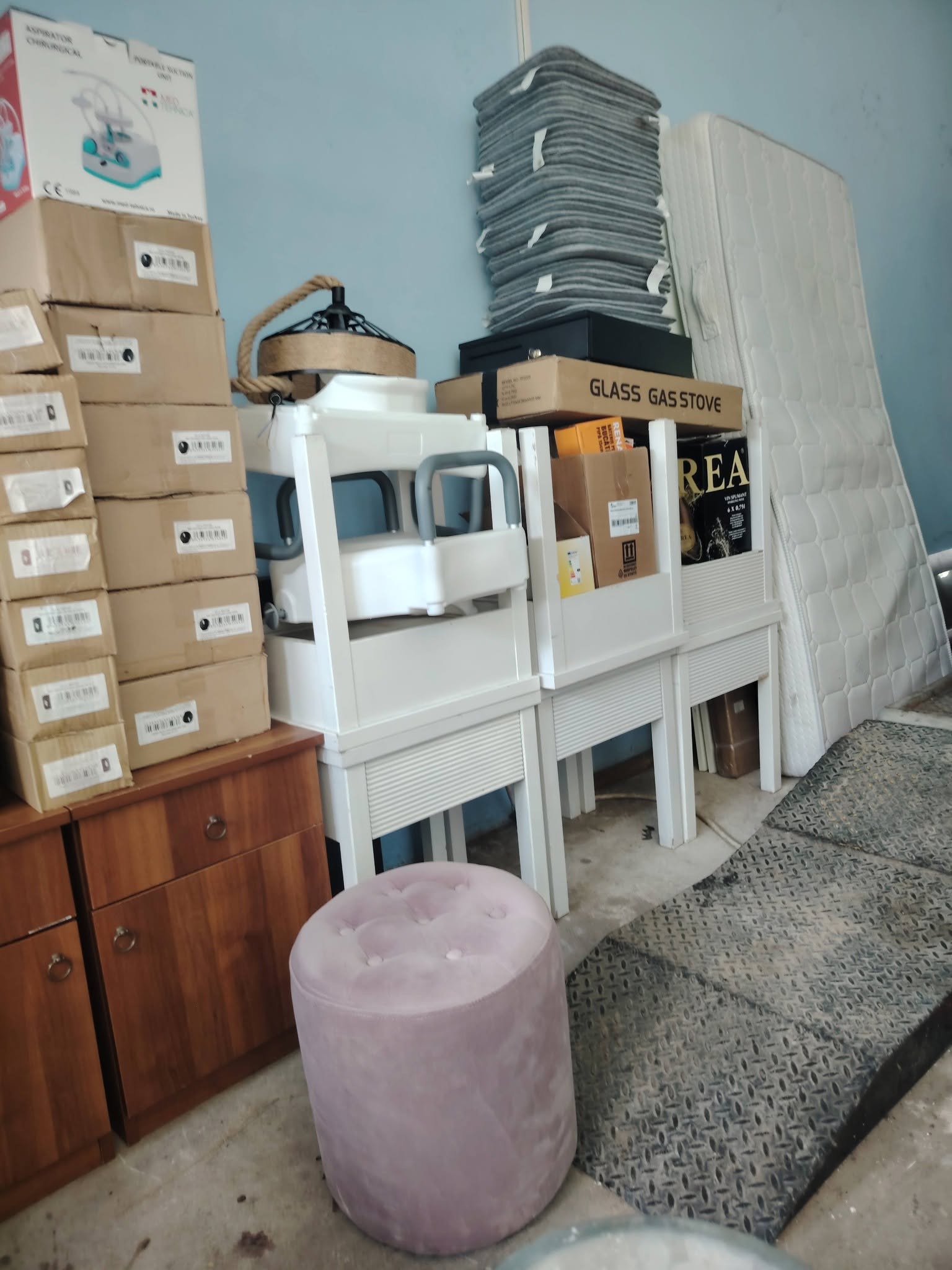 Puf Tapitat Rotund din Catifea – Taburet Elegant pentru Restaurant, Cafenea, Hotel sau Bar
