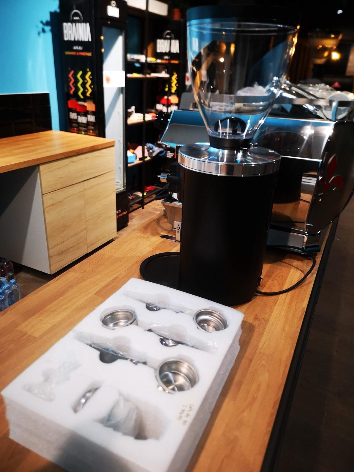 Inchiriere espressor La Marzocco GB5 cu 2 rasnite Mahlkonig - Imagine 4