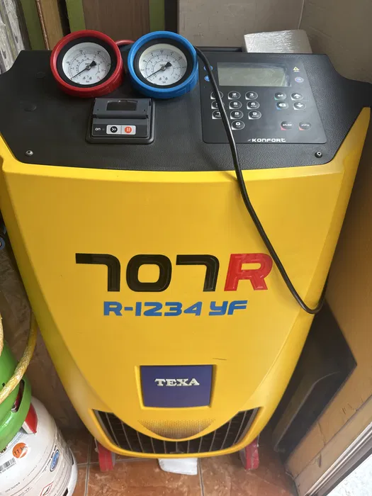 Incarcare freon R1234yf pentru aer conditionat auto cu aparat profesional de ultima generatie - Imagine 3